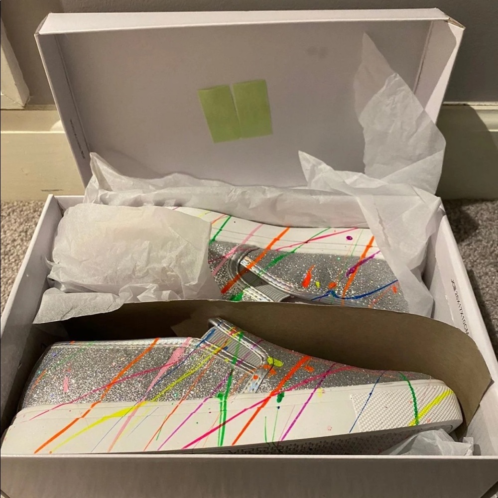 Shoes - Picture 2 of 6